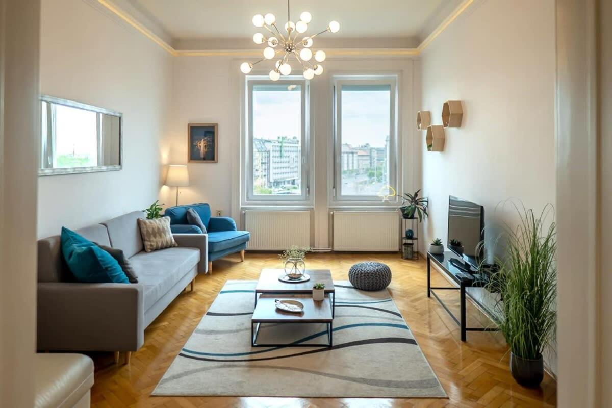 Chic Central Flat With River View Budapeste Exterior foto