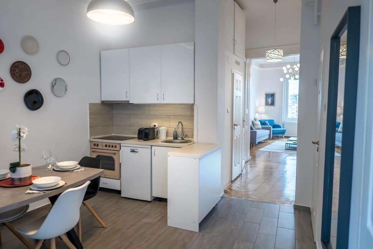 Chic Central Flat With River View Budapeste Exterior foto