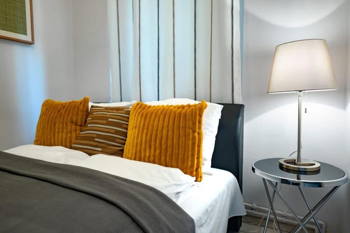 Chic Central Flat With River View Budapeste Exterior foto