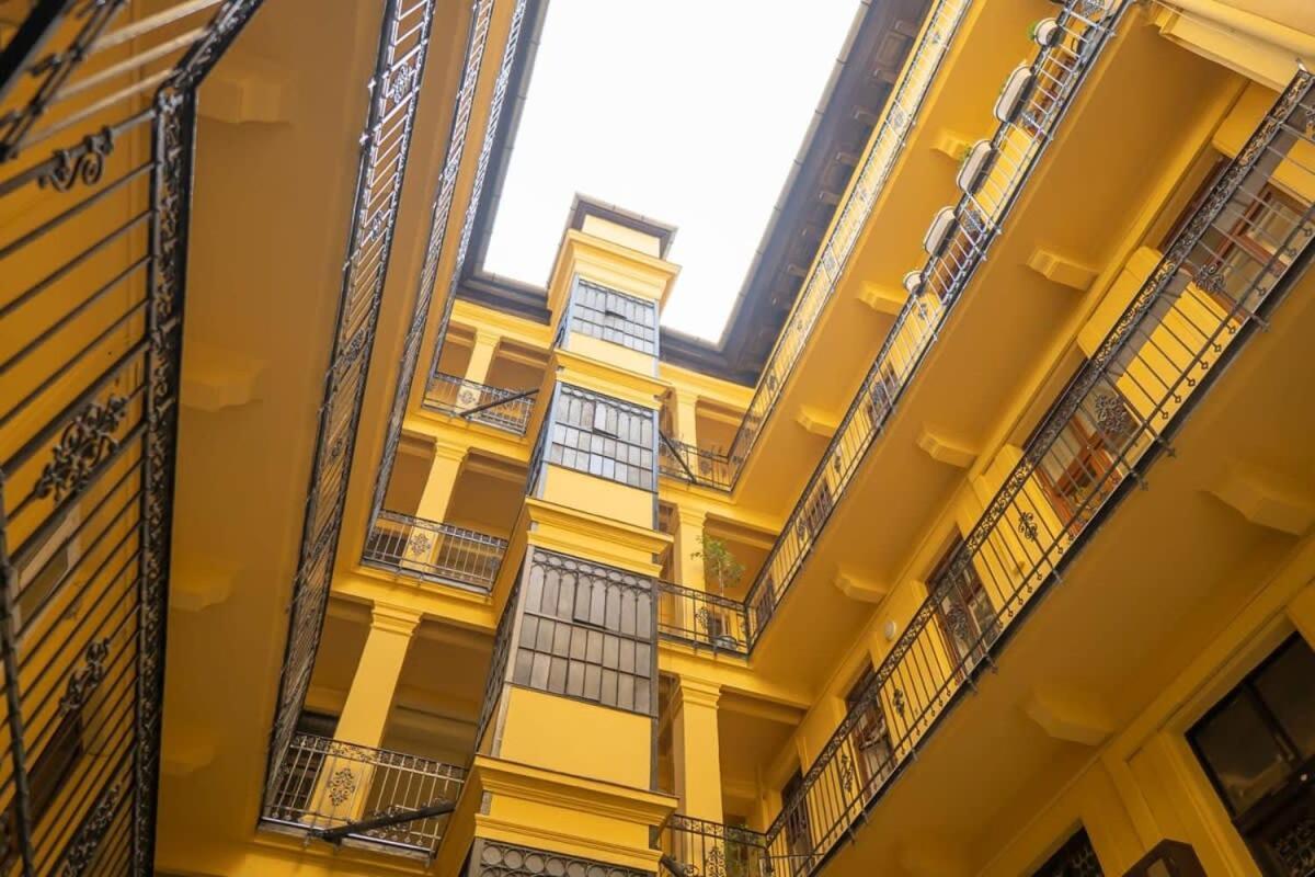 Chic Central Flat With River View Budapeste Exterior foto