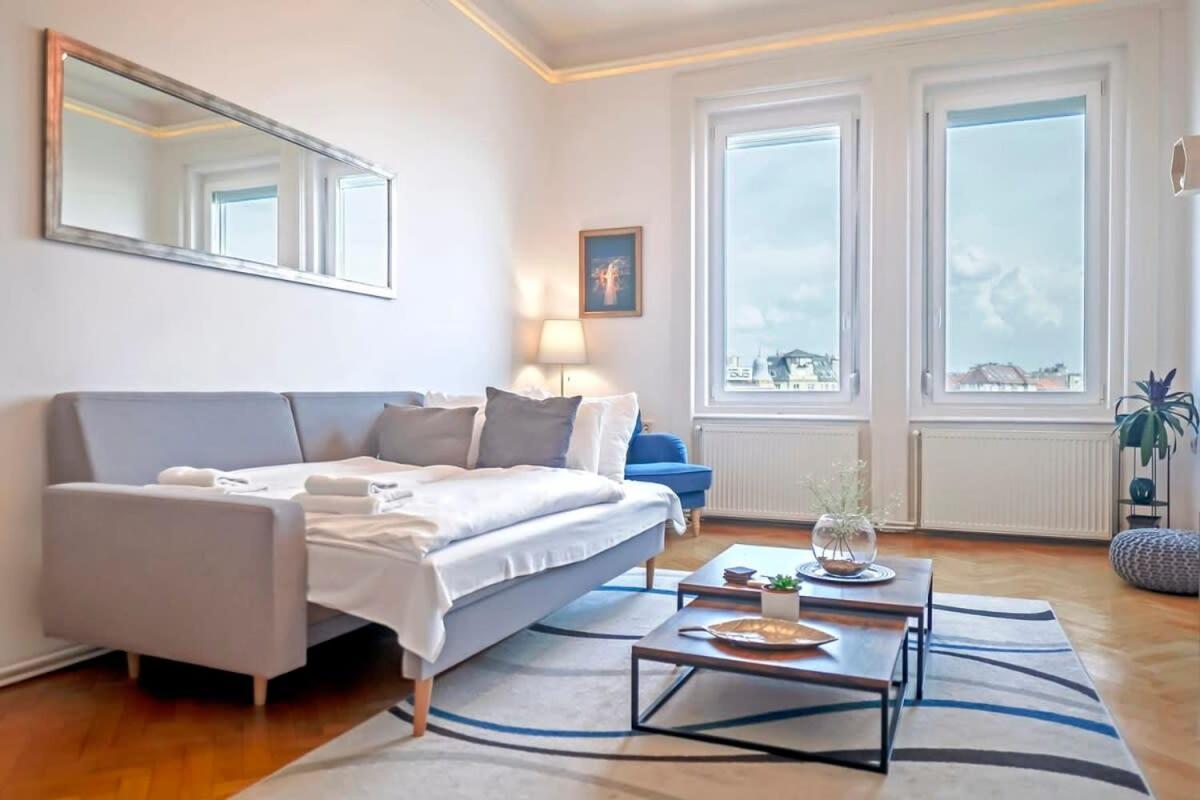 Chic Central Flat With River View Budapeste Exterior foto