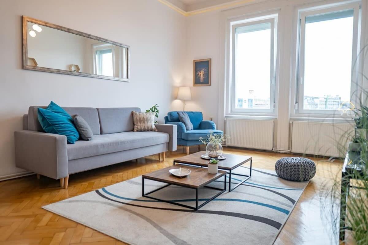 Chic Central Flat With River View Budapeste Exterior foto